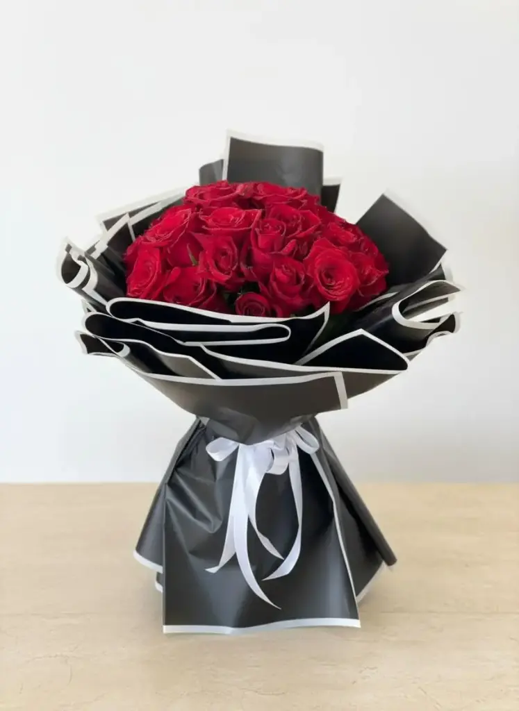20 classic red roses